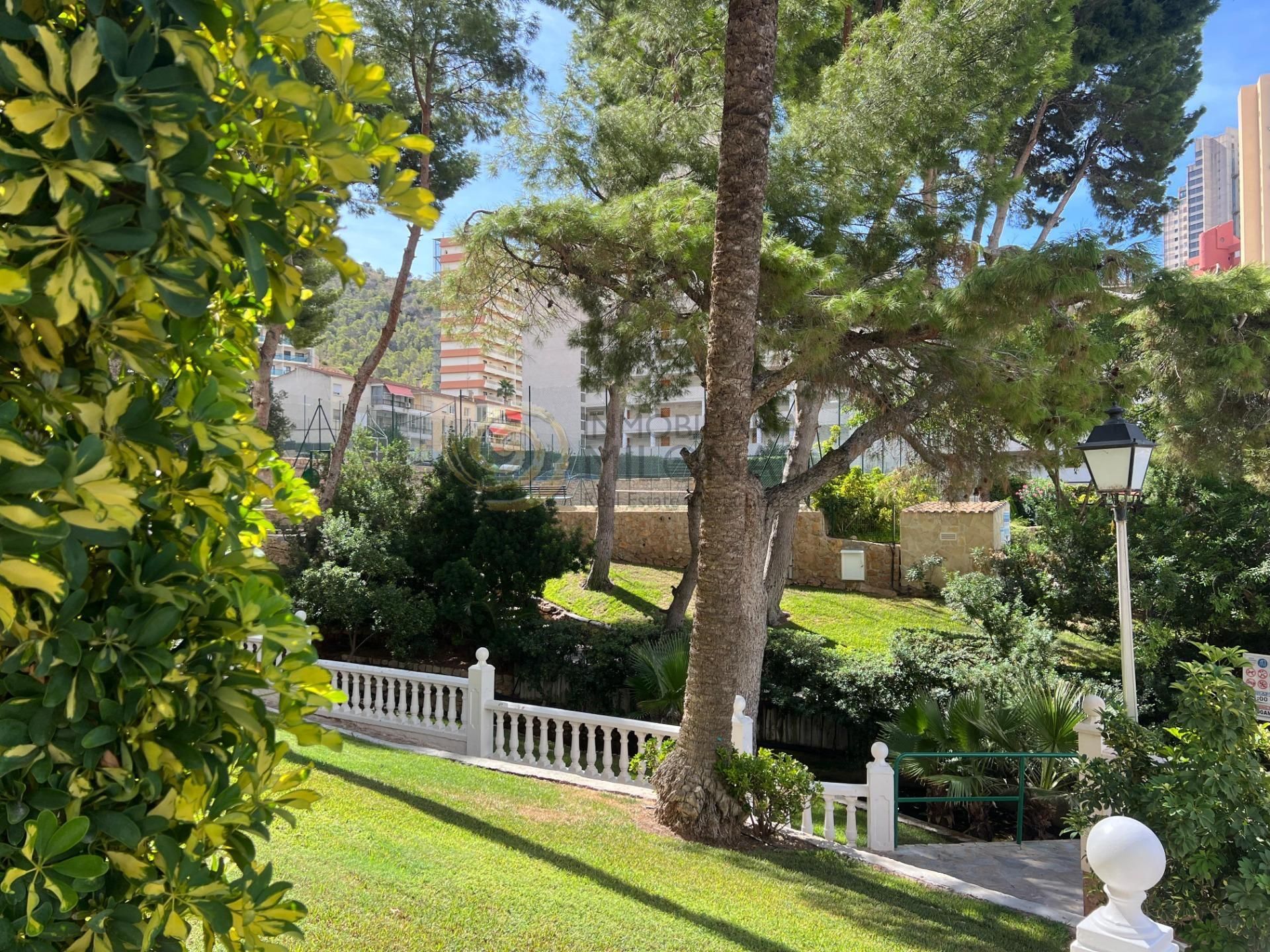 Jardí de Apartament en venda en Benidorm amb Jardí privat, Moblat i Piscina comunitària