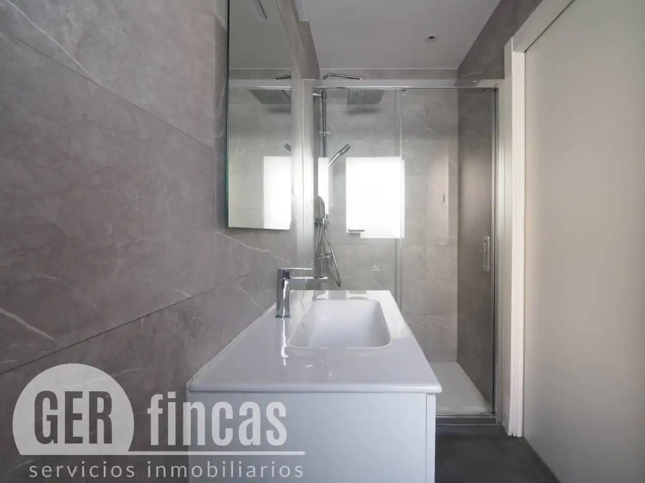 Flat for rent in Calle Josep Llimona, Poble Nou