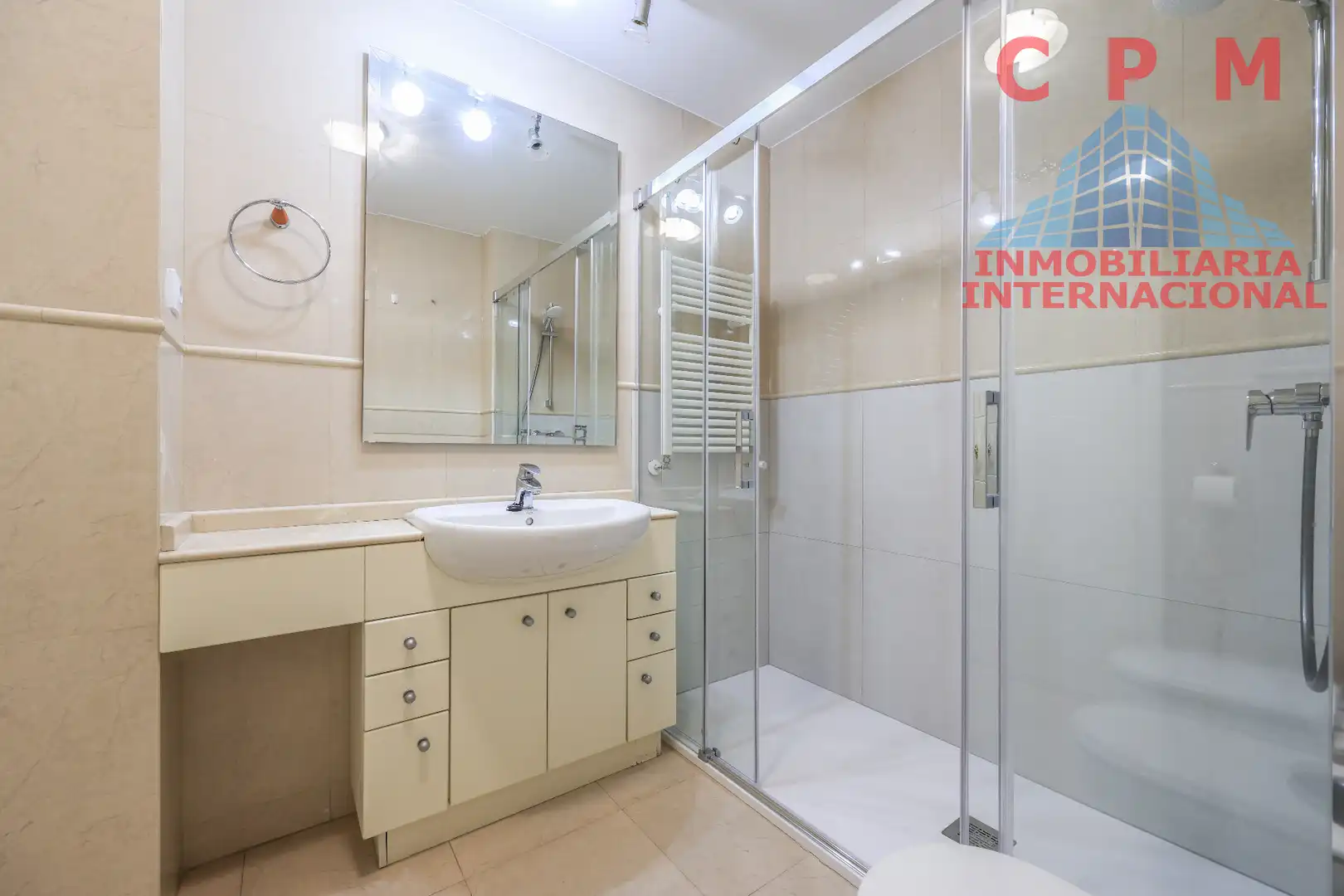 Badezimmer von Wohnung zur Miete in Madrid mit Klimaanlage, Heizung und Parkett