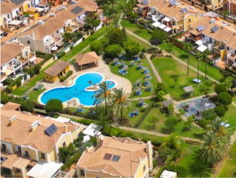 Exterior view of Single-family semi-detached for sale in Marbella  with Air Conditioner, Heating and Private garden
