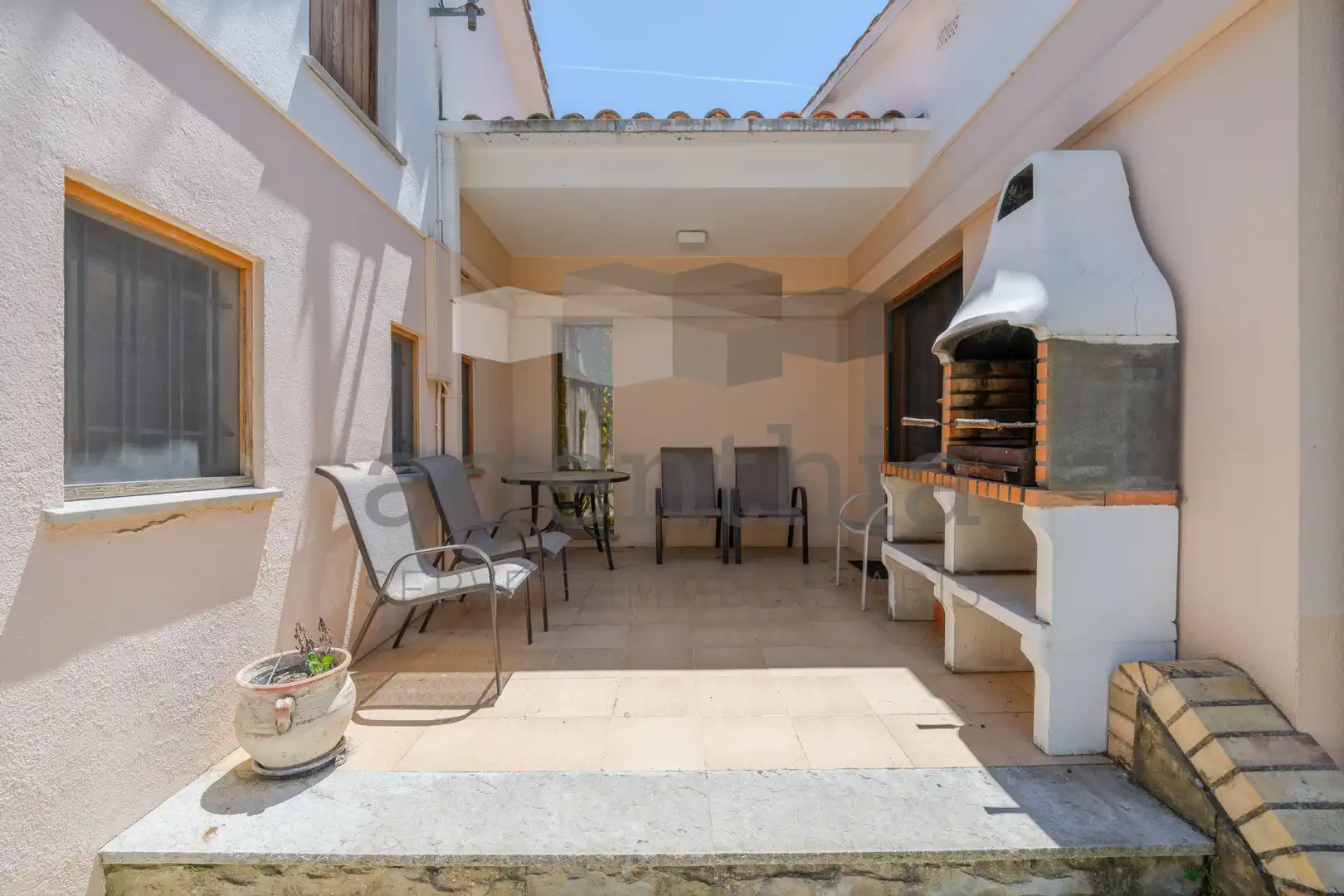 Terrace of Houses for sale in Quart  with Air Conditioner, Heating and Terrace