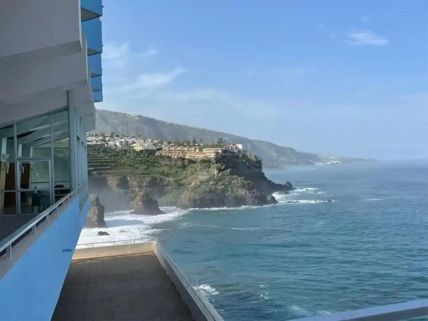 Außenansicht von Wohnungen zur Miete in Los Realejos mit Schwimmbad und Balkon