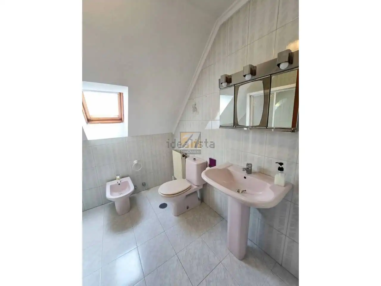 Baño de Dúplex en venta en Oviedo  con Calefacción, Parquet y Terraza