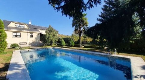 Casa/chalet con piscina y jardín a la venta!