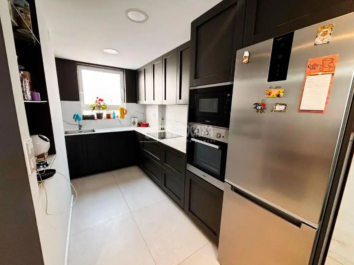 Kitchen of Flat for sale in Zaragoza  with Heating, Terrace and Furnished