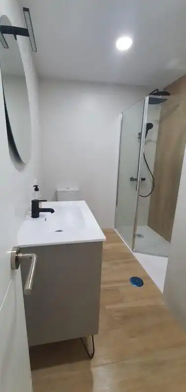 Baño de Planta baja de alquiler en Sevilla con Aire acondicionado, Calefacción y Amueblado