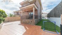 Vista exterior de Casa o xalet en venda en Villanueva de Perales amb Aire condicionat, Piscina i Balcó