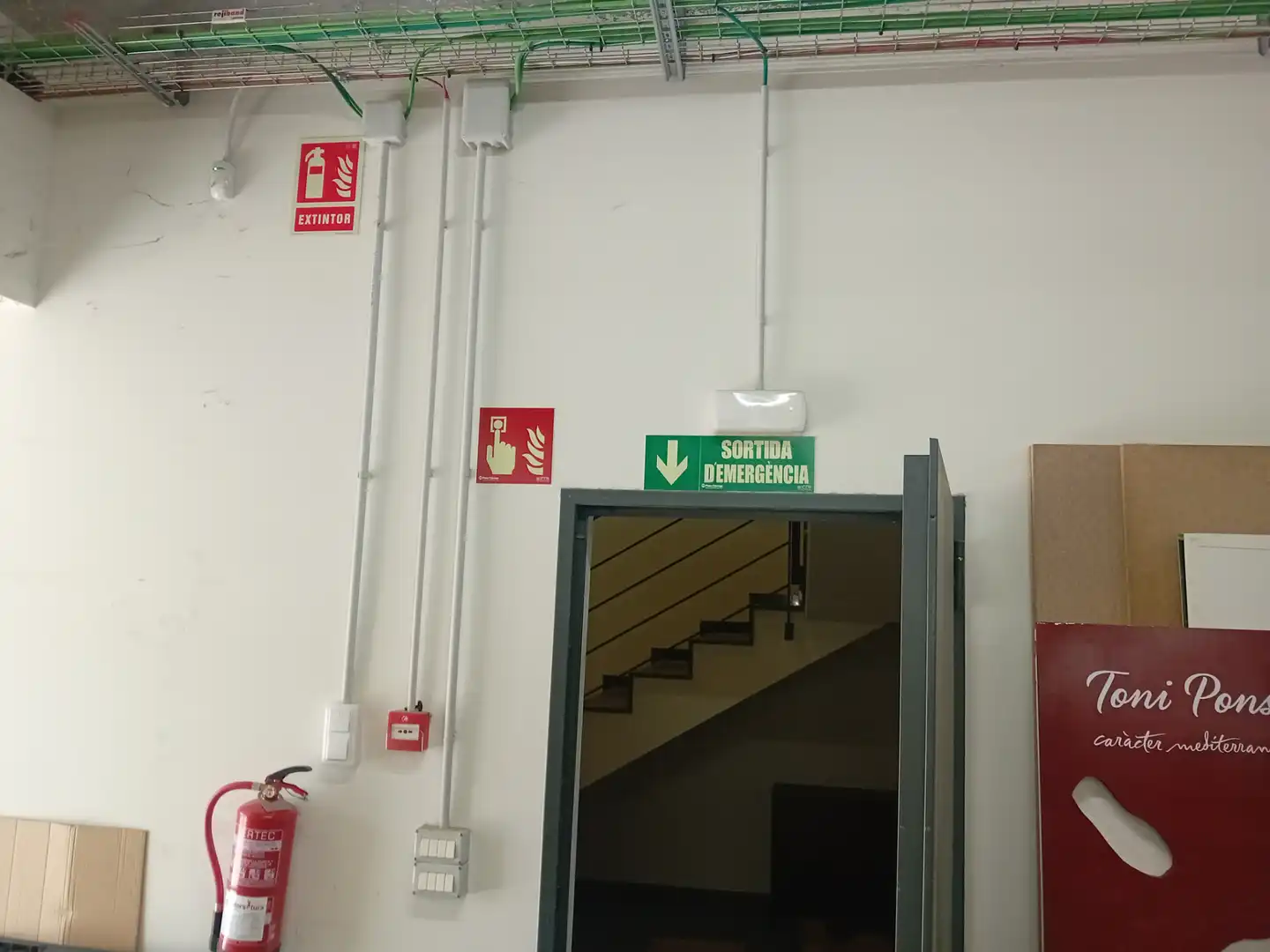 Nave industrial de alquiler en Girona con Alarma