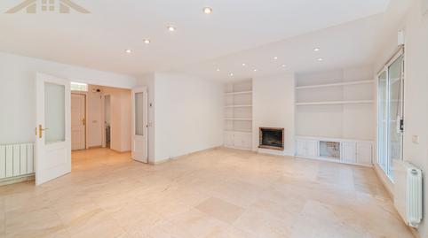 Foto 3 de Casa adosada en venda a Calle de Los Pinos, Zona Carretera del Plantío, Madrid