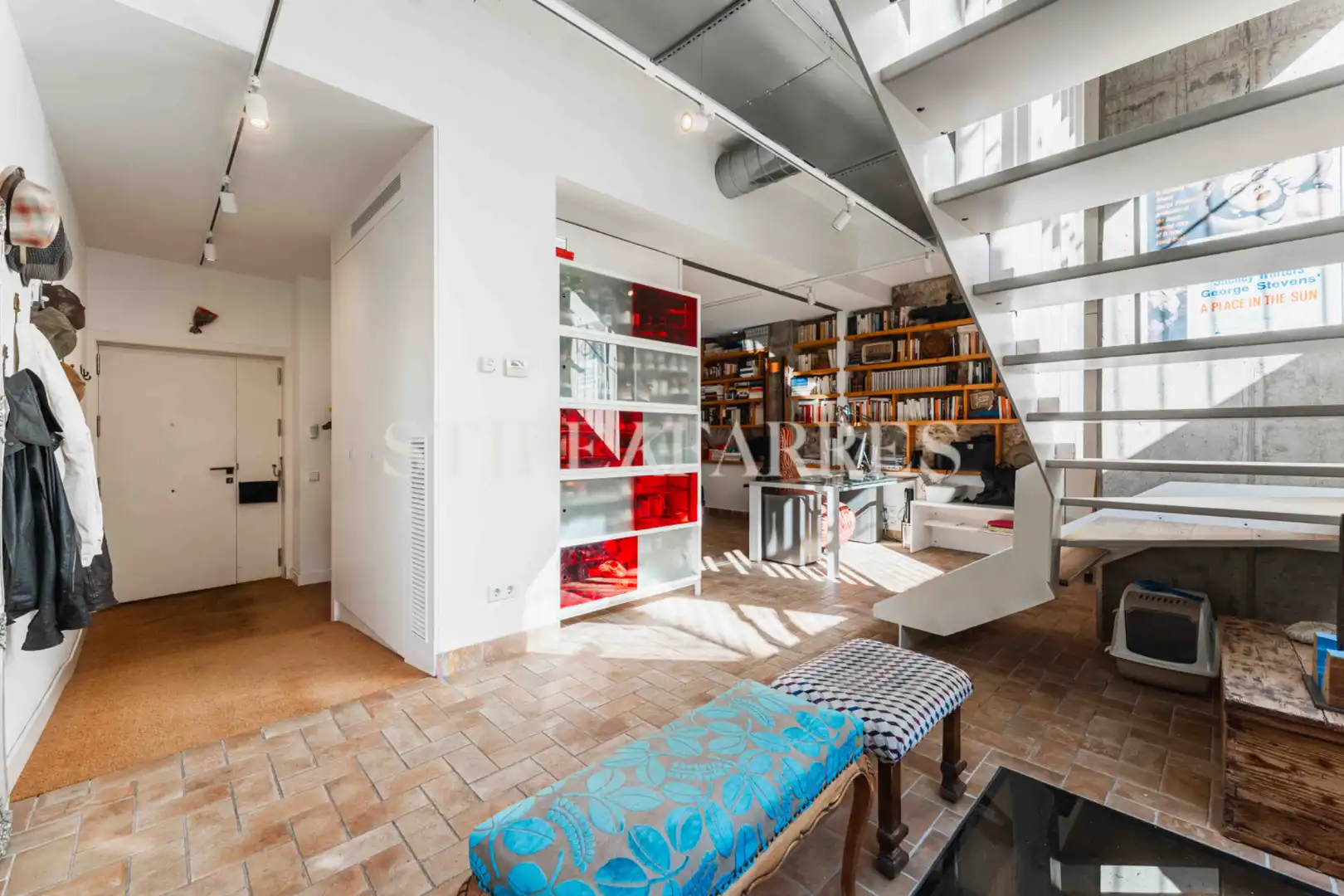 Sala de estar de Casa adosada en venta en Barcelona con Aire acondicionado, Calefacción y Jardín privado