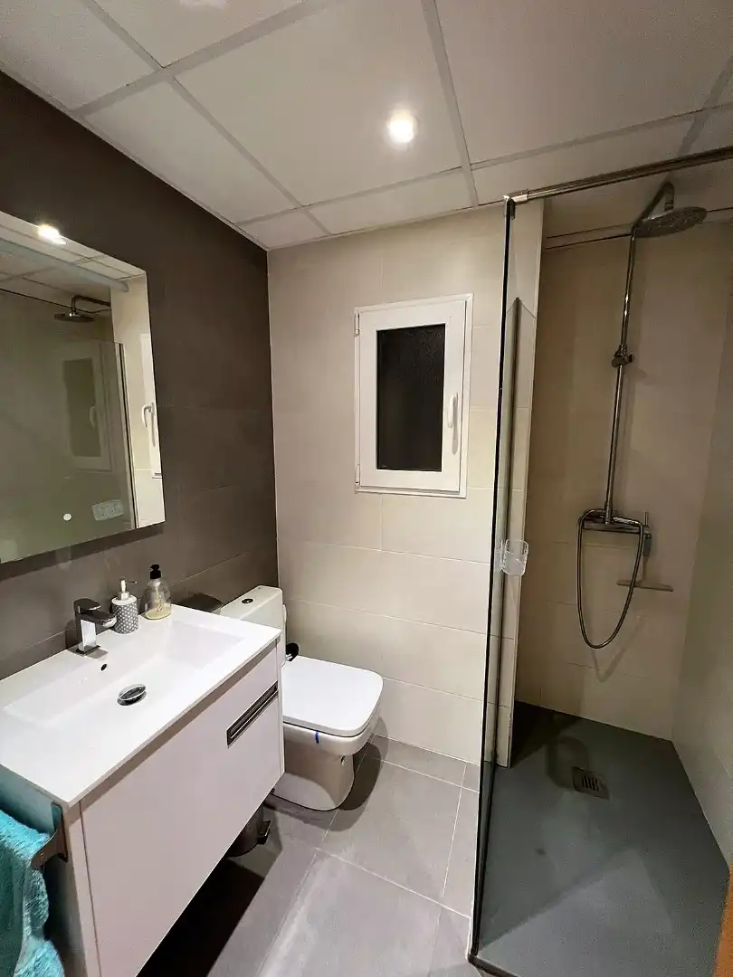 Bany de Apartament de lloguer en Benicasim / Benicàssim amb Aire condicionat, Calefacció i Jardí privat
