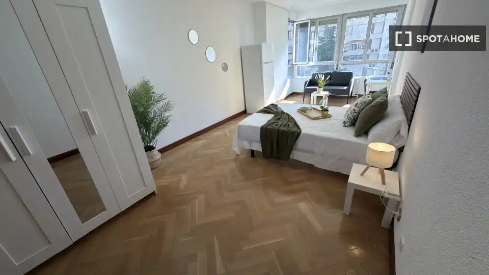 Bedroom of Flat for rent in Madrid  with Air Conditioner, Heating and Furnished