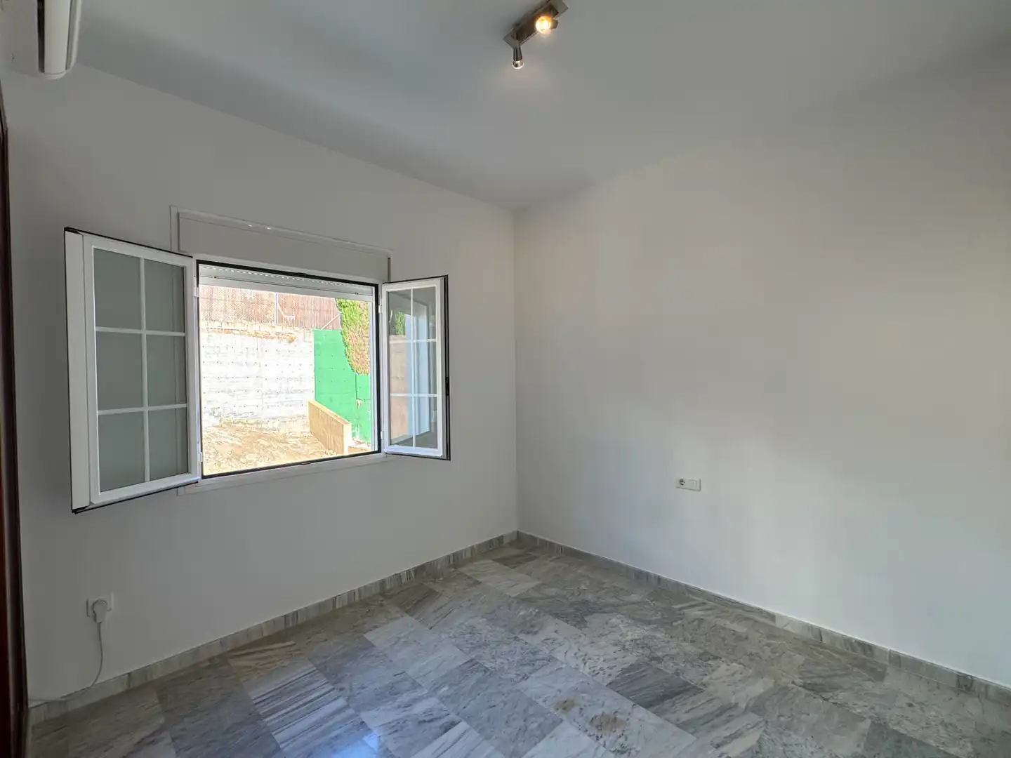 Habitación de Casa o chalet en venta en Rincón de la Victoria con Aire acondicionado, Jardín privado y Terraza