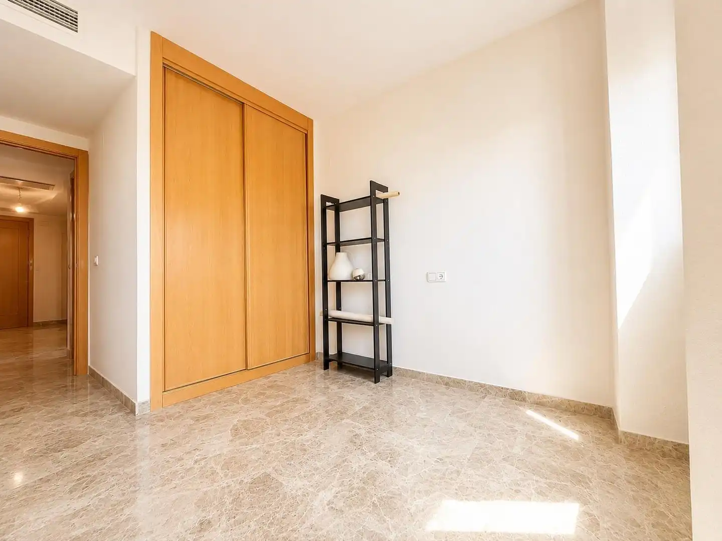 Habitación de Piso en venta en Málaga con Terraza, Trastero y Piscina comunitaria