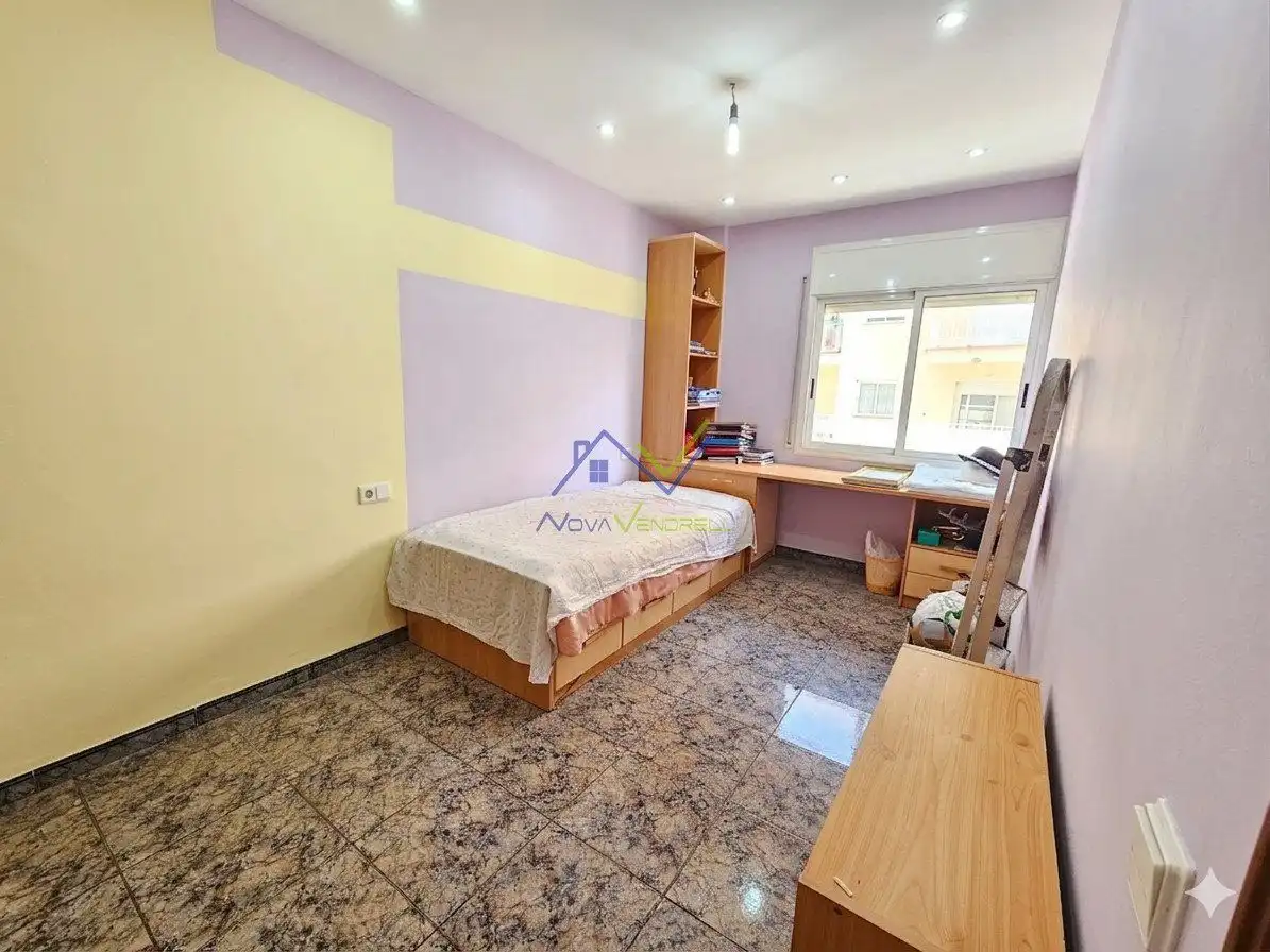 Habitación de Piso en venta en El Vendrell con Balcón