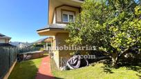 Jardí de Casa adosada en venda en Castro-Urdiales amb Calefacció, Jardí privat i Parquet