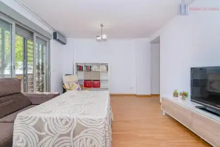 Piso con piscina en venta en AV. CIRCUNVALACION 17, imagen 2
