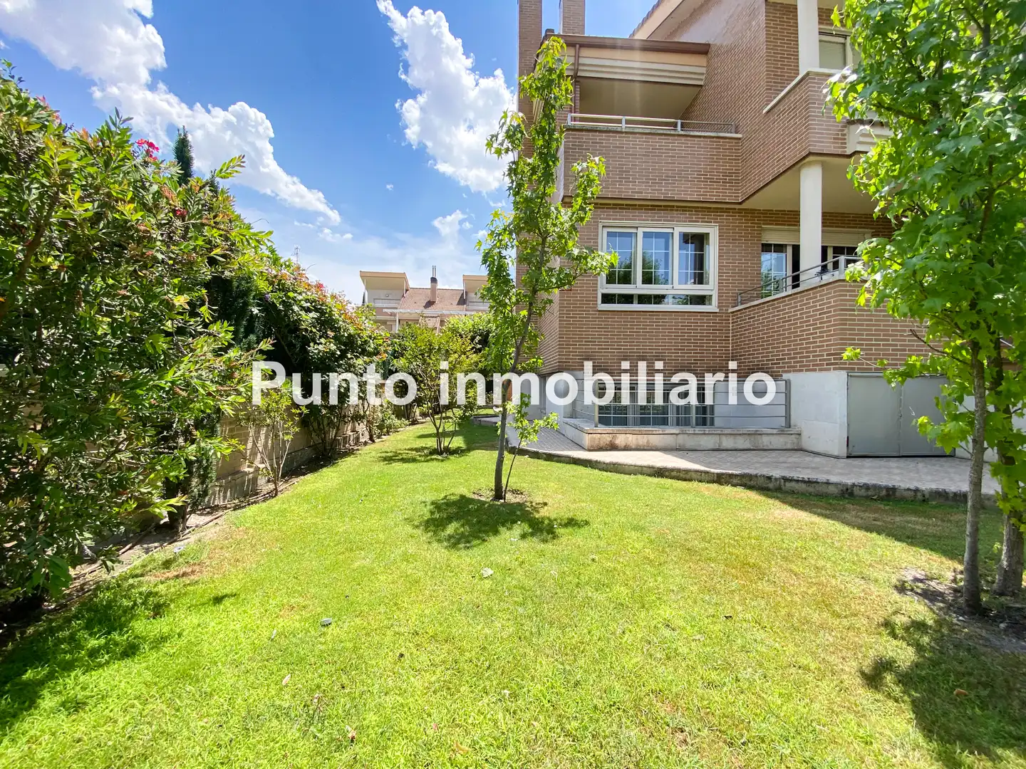 Vista exterior de Casa adosada de alquiler en Valladolid con Aire acondicionado, Calefacción y Jardín privado