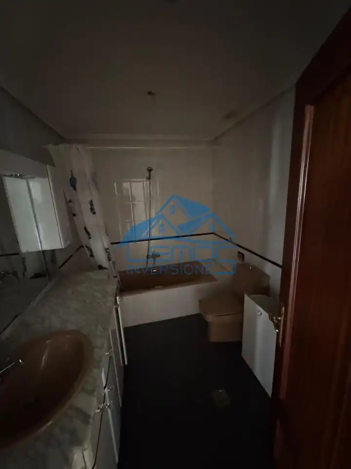 Bathroom of Flat for sale in Astorga
