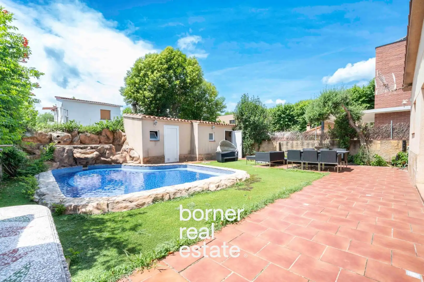 Vista exterior de Casa o xalet en venda en Sant Cugat del Vallès amb Aire condicionat, Calefacció i Jardí privat