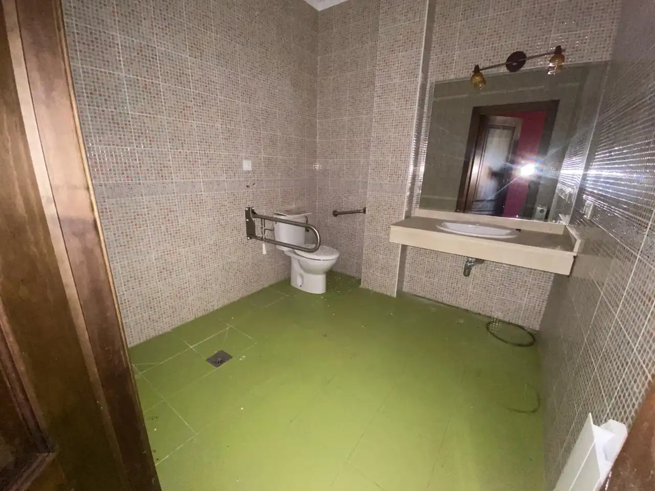 Bany de Edifici en venda en Belmonte