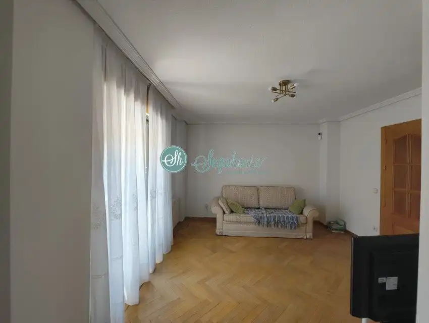 Sala de estar de Piso de alquiler en Segovia con Calefacción y Parquet