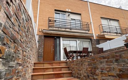 Vista exterior de Casa o xalet en venda en Masquefa amb Aire condicionat, Jardí privat i Terrassa