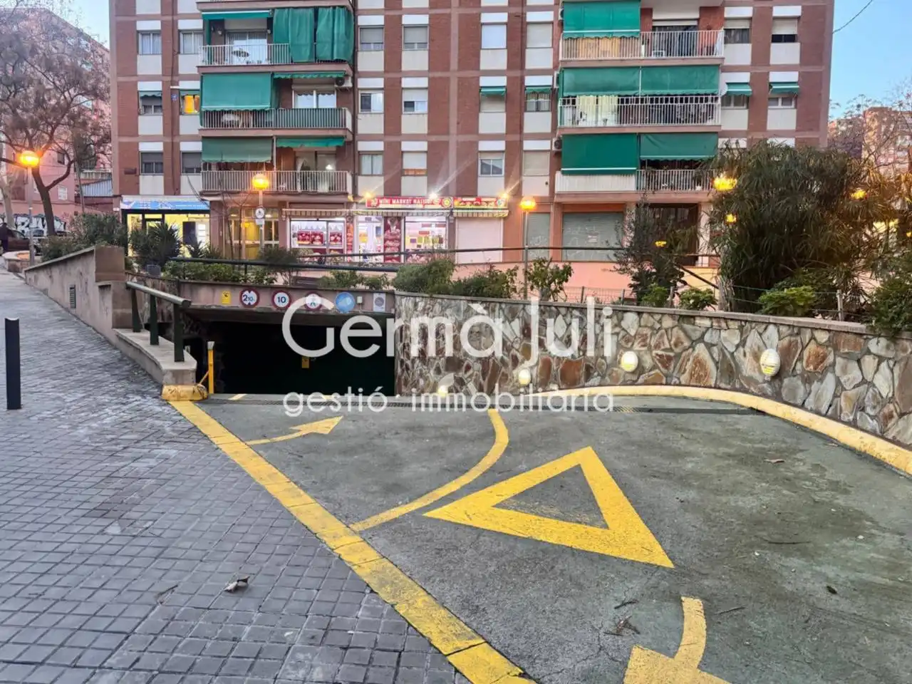Parking of Garage for rent in Badalona