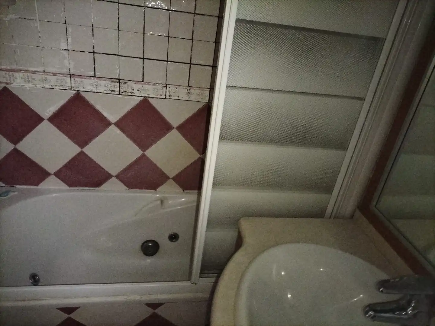 Baño de Piso en venta en Madrid con Jardín privado, Trastero y Alarma