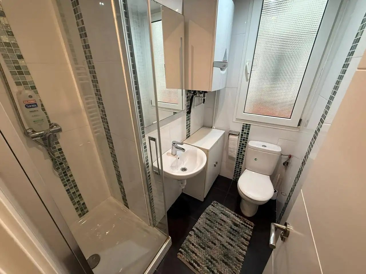 Baño de Piso en venta en Castro-Urdiales con Calefacción y Terraza