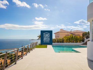 House with balcony for sale in Puerto