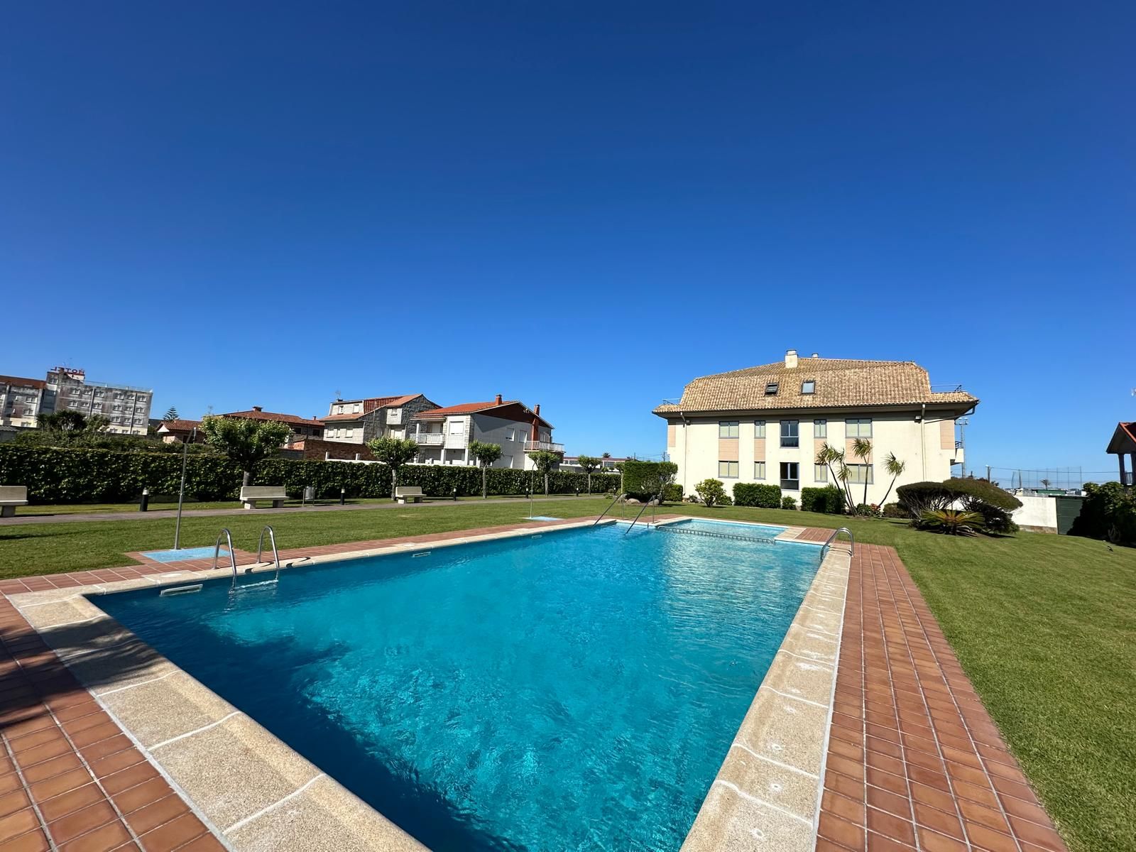 Piscina de Pis en venda en Sanxenxo amb Calefacció, Jardí privat i Terrassa