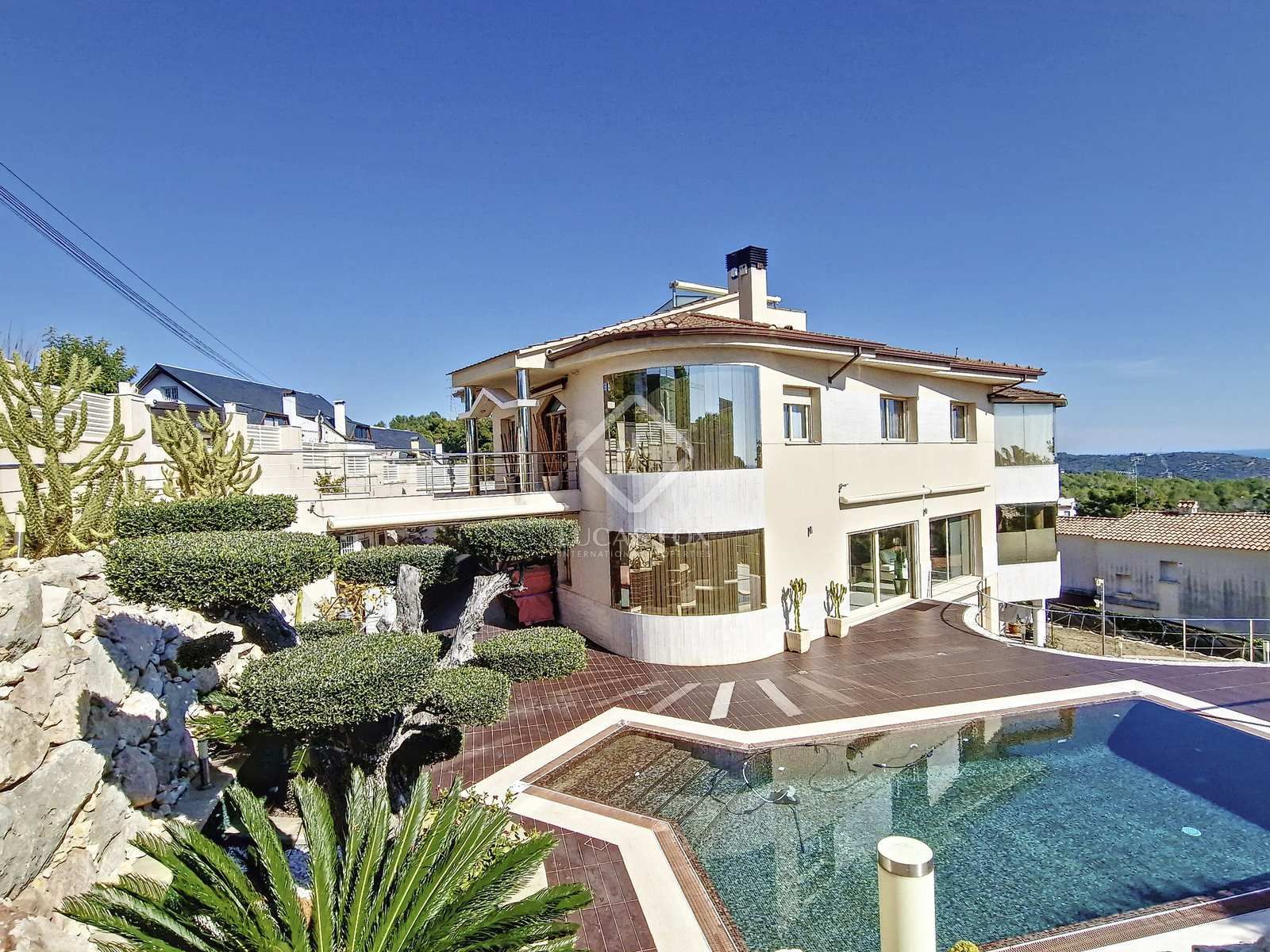 Vista exterior de Casa o xalet en venda en Cunit amb Aire condicionat, Calefacció i Jardí privat