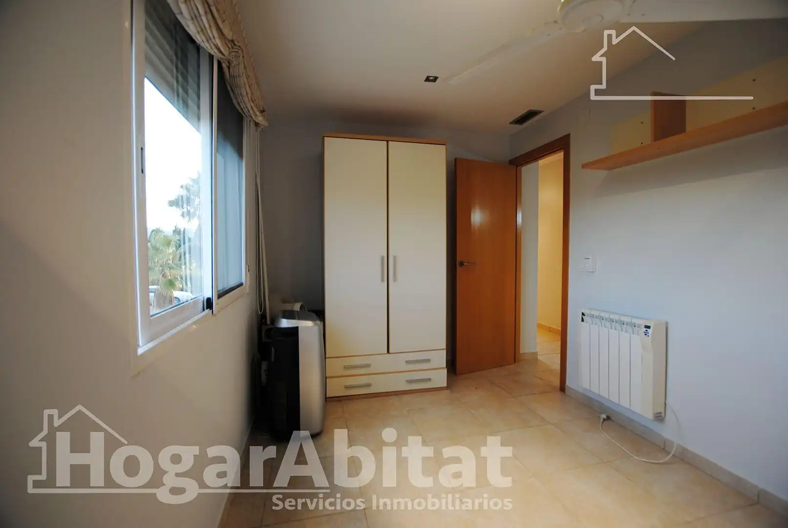 Schlafzimmer von Einfamilien-Reihenhaus zum Verkauf in Oliva mit Terrasse, Möbliert und Balkon