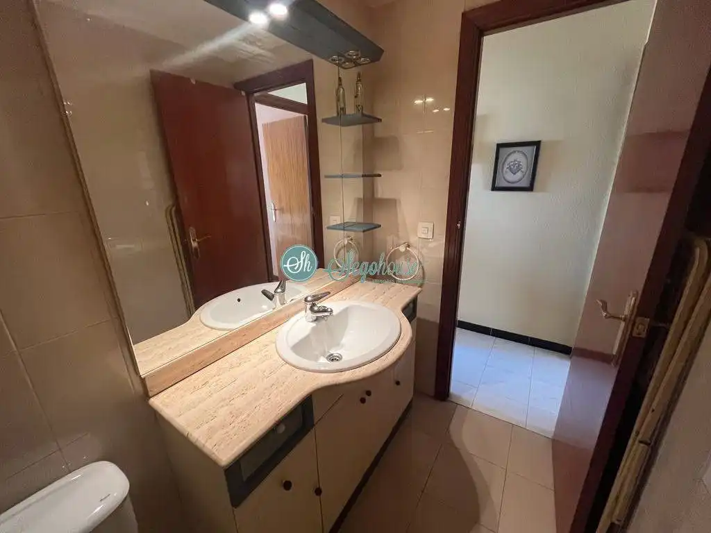Bathroom of Flat for sale in Segovia  with Heating, Parquet flooring and Terrace