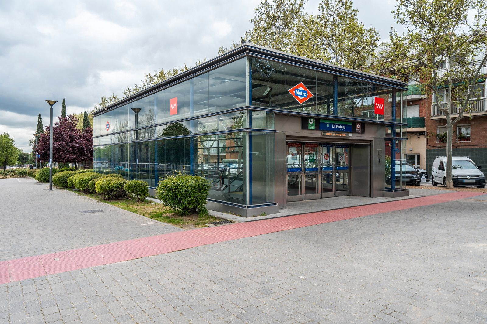 Vista exterior de Local en venda en Leganés amb Aire condicionat, Calefacció i Moblat