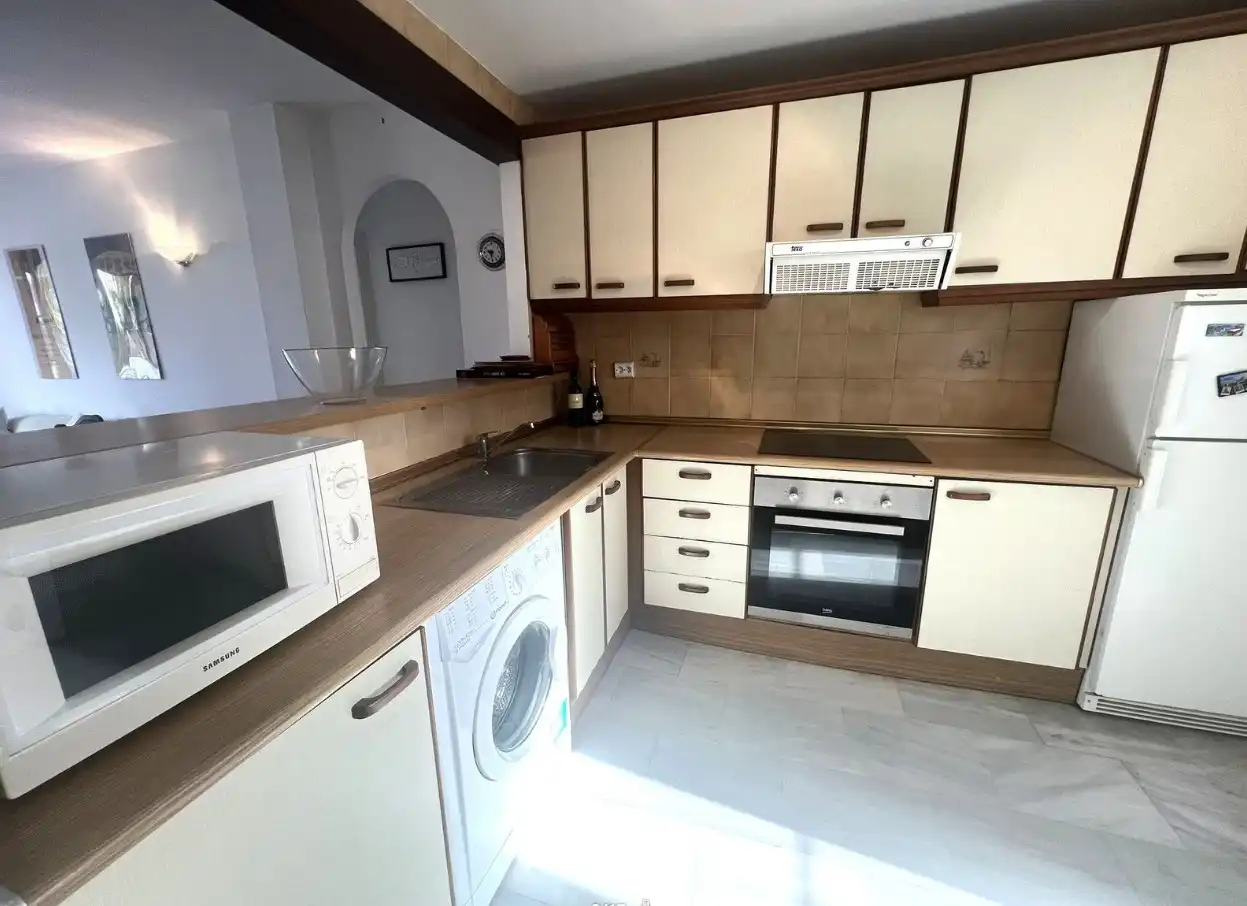 Cuina de Apartament en venda en Estepona amb Aire condicionat, Jardí privat i Terrassa