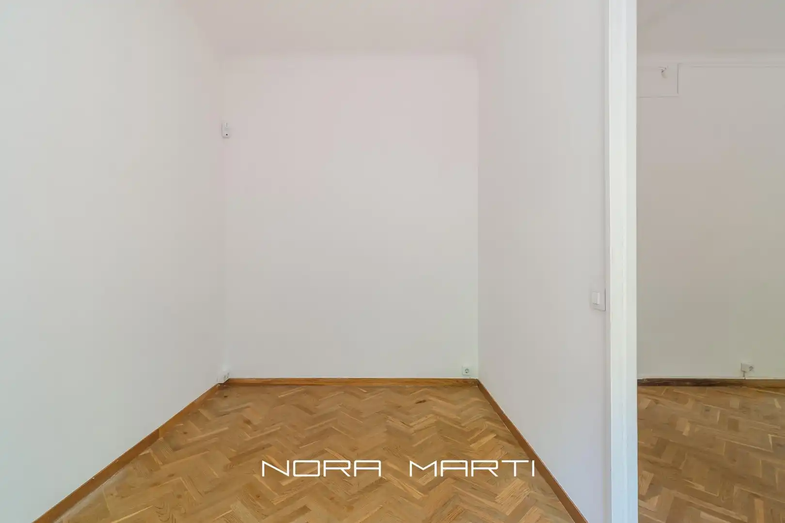 Schlafzimmer von Wohnung zum Verkauf in Barcelona mit Klimaanlage, Parkett und Terrasse