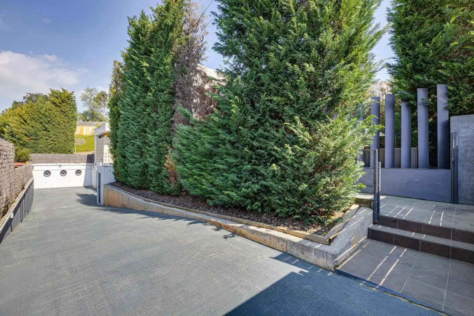 Vista exterior de Casa o xalet en venda en Sant Cugat del Vallès amb Aire condicionat, Calefacció i Jardí privat