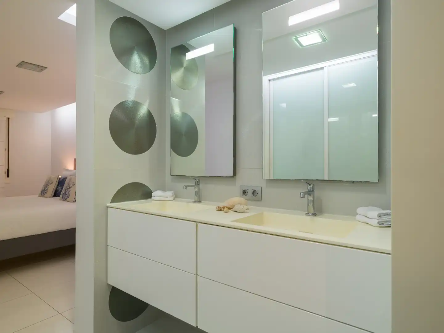 Bathroom of Flat for rent in Las Palmas de Gran Canaria  with Air Conditioner, Furnished and Oven