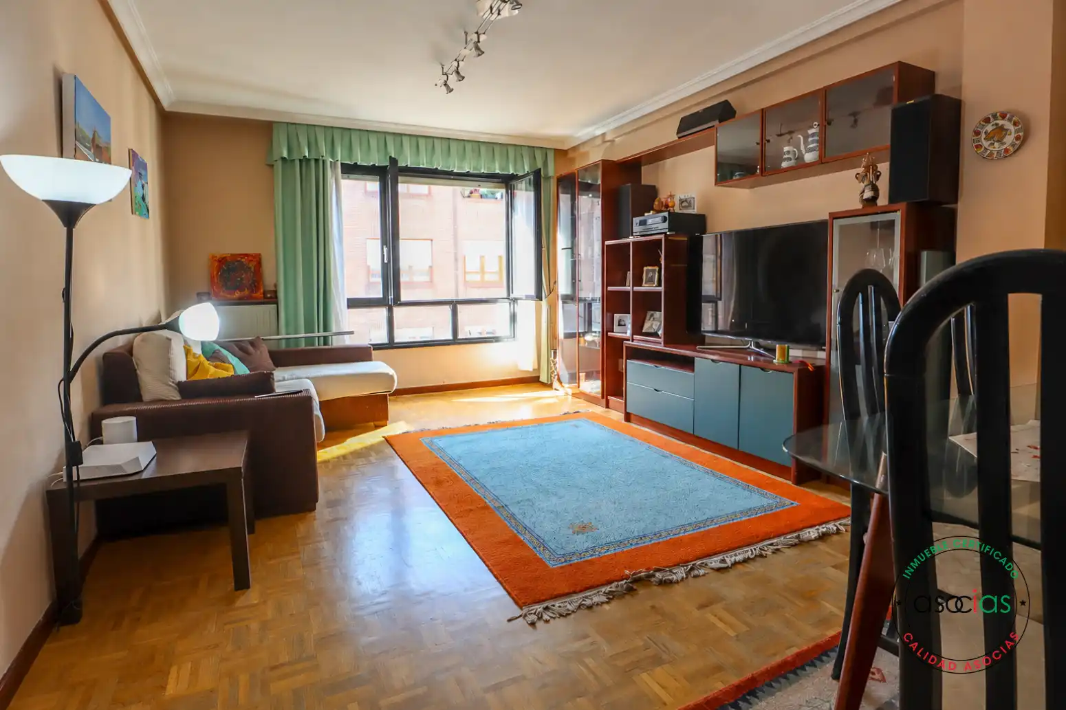 Sala d'estar de Pis en venda en Siero amb Calefacció, Parquet i Moblat