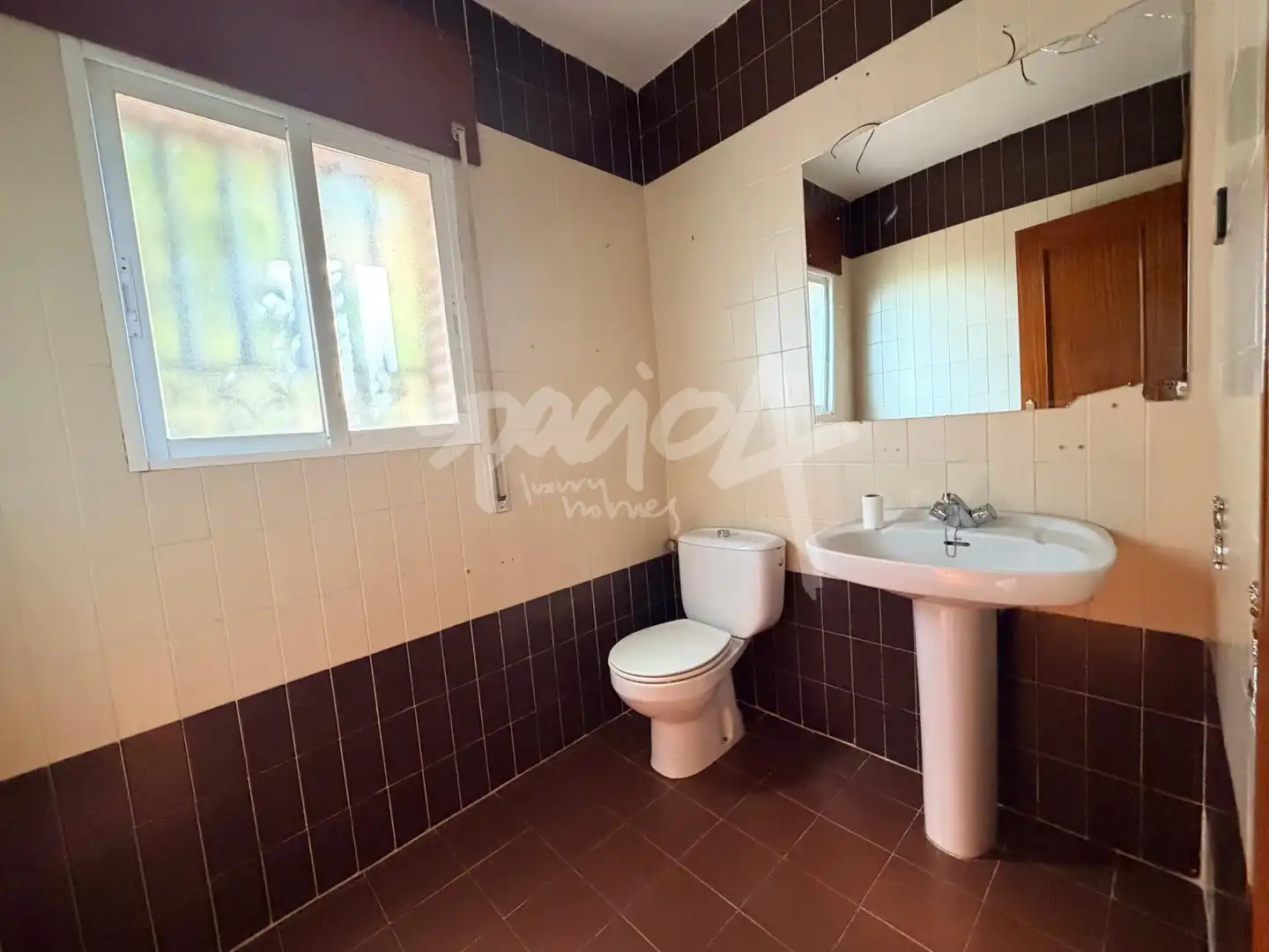 Bathroom of Houses for sale in Sevilla la Nueva  with Heating, Private garden and Terrace