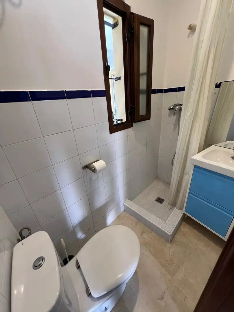 Bathroom of Attic for rent in Sevilla  with Air Conditioner, Terrace and Storage room