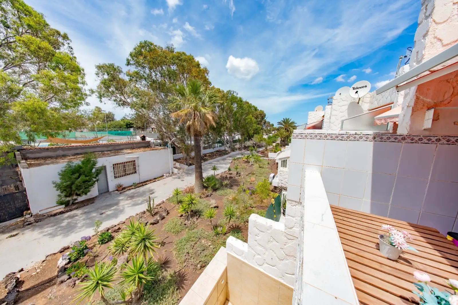 Vista exterior de Estudio en venta en Arona con Terraza, Balcón y Piscina comunitaria