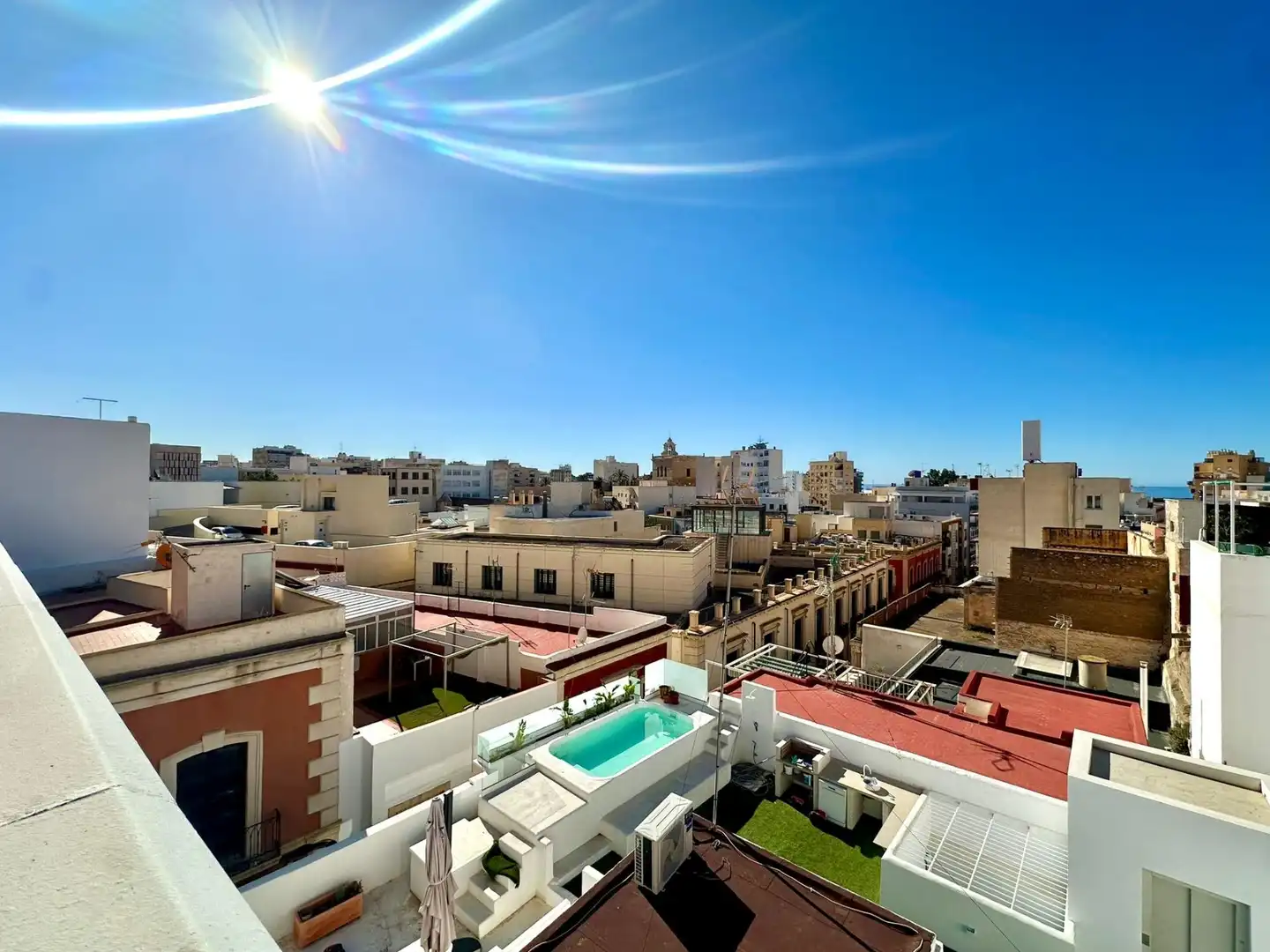 Vista exterior de Piso en venta en Almería con Terraza