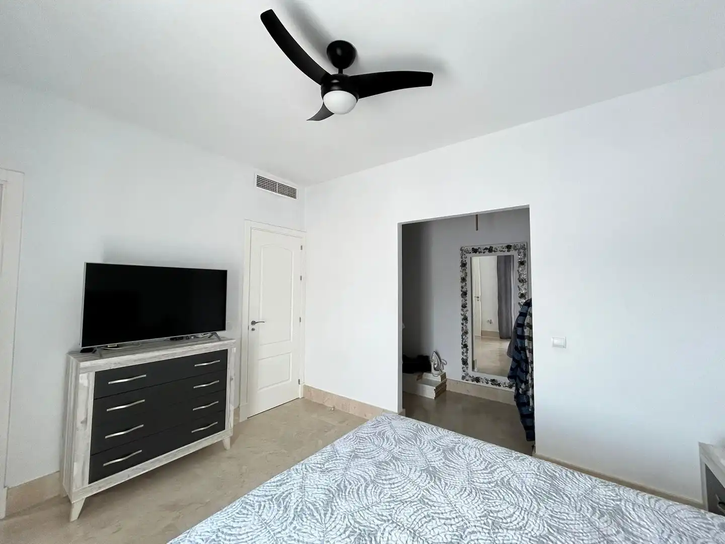 Schlafzimmer von Einfamilien-Reihenhaus zum Verkauf in Casares mit Schwimmbad