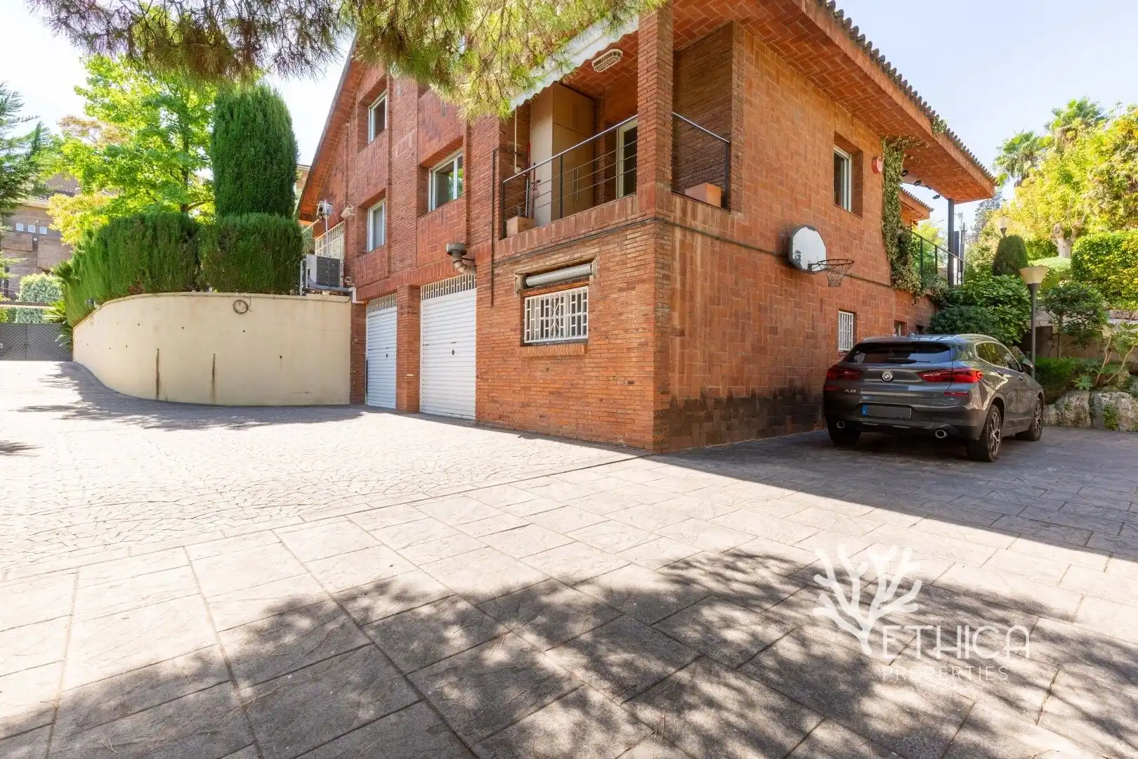 Vista exterior de Casa o xalet en venda en Cerdanyola del Vallès amb Aire condicionat, Calefacció i Jardí privat