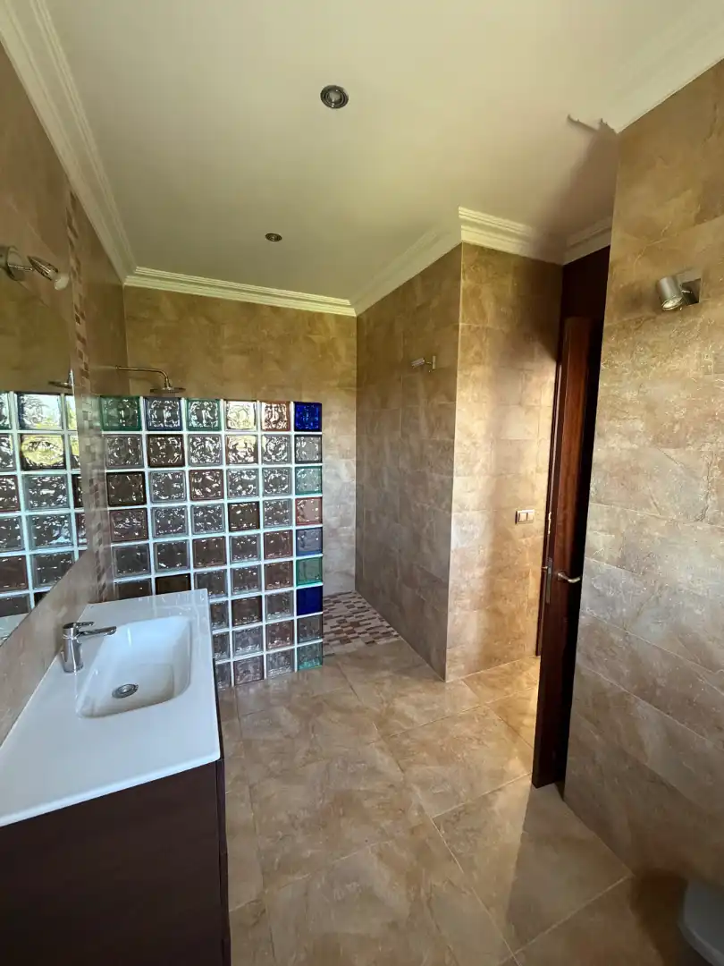 Baño de Finca rústica de alquiler en Manacor con Aire acondicionado, Calefacción y Jardín privado