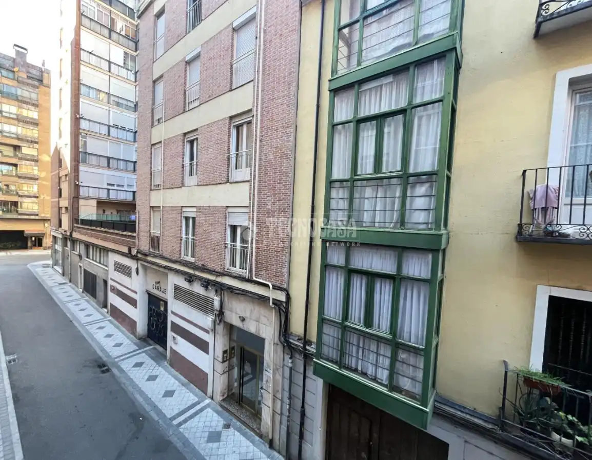 Vista exterior de Piso en venta en Valladolid con Calefacción y Terraza