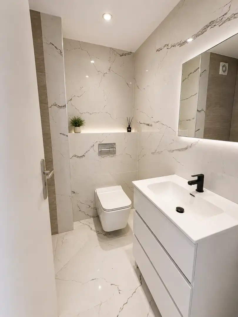 Bathroom of Apartments for rent in  Palma de Mallorca  with Air Conditioner, Heating and Oven